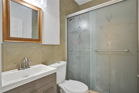 Townhouse in Miramar, Florida 4 bedrooms, 180.14 sq.m. № 1809434 - photo 18