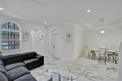 Townhouse in Miramar, Florida 4 bedrooms, 180.14 sq.m. № 1809434 - photo 28