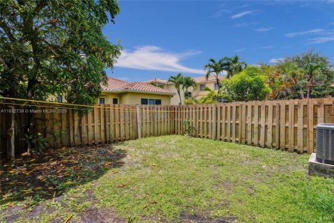 Townhouse in Miramar, Florida 4 bedrooms, 180.14 sq.m. № 1809434 - photo 21