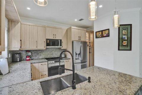 Townhouse in Miramar, Florida 4 bedrooms, 180.14 sq.m. № 1809434 - photo 6