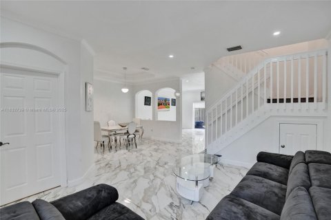 Townhouse in Miramar, Florida 4 bedrooms, 180.14 sq.m. № 1809434 - photo 27