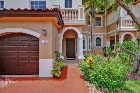 Townhouse in Miramar, Florida 4 bedrooms, 180.14 sq.m. № 1809434 - photo 24