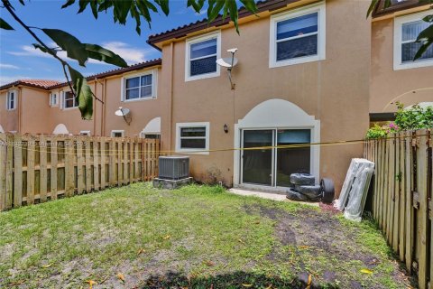 Townhouse in Miramar, Florida 4 bedrooms, 180.14 sq.m. № 1809434 - photo 20