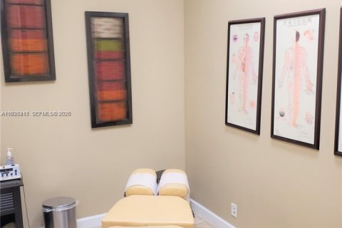 Commercial property in Weston, Florida № 2076867 - photo 14