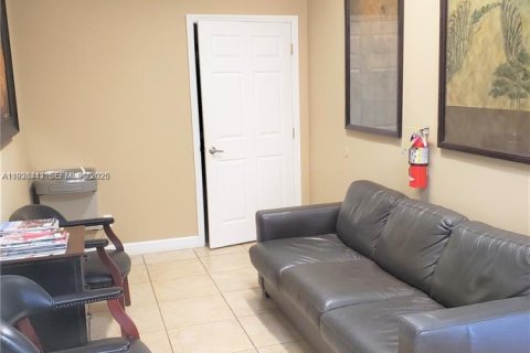 Commercial property in Weston, Florida № 2076867 - photo 7