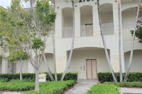 Commercial property in Weston, Florida № 2076867
