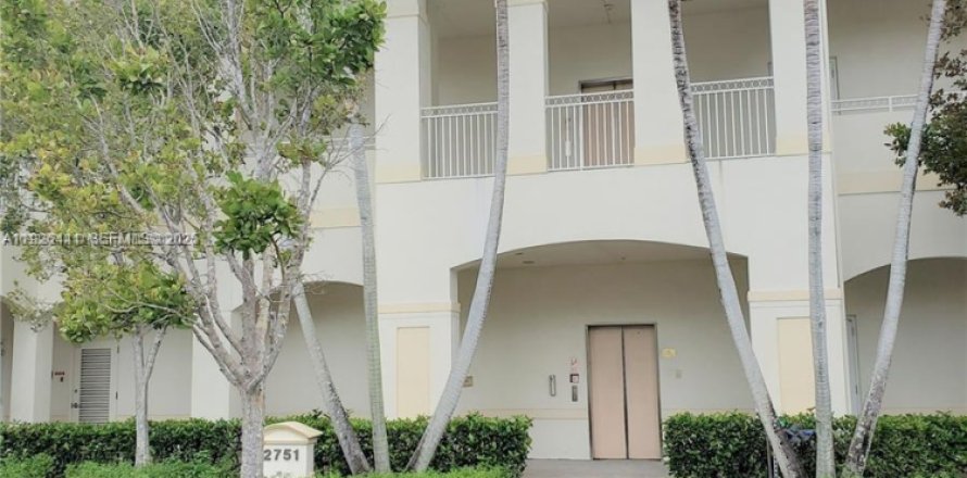 Commercial property in Weston, Florida № 2076867