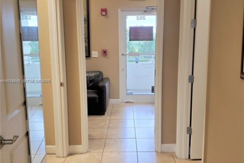 Commercial property in Weston, Florida № 2076867 - photo 8