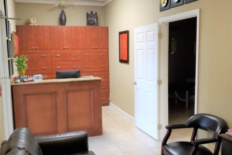 Commercial property in Weston, Florida № 2076867 - photo 4
