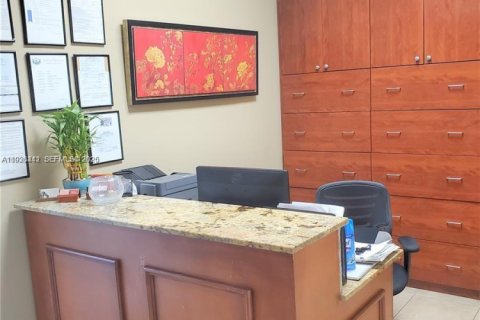 Commercial property in Weston, Florida № 2076867 - photo 3