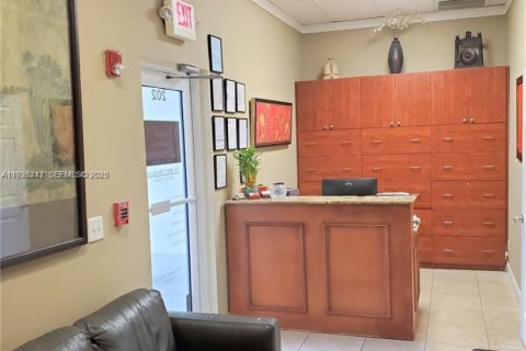 Commercial property in Weston, Florida № 2076867 - photo 6