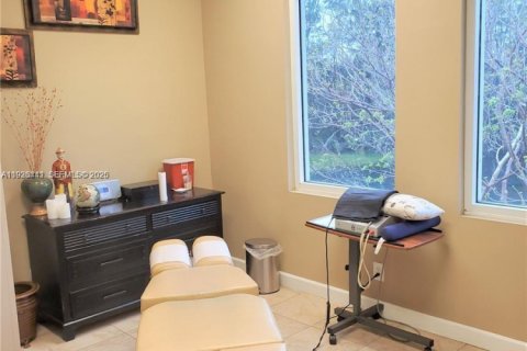 Commercial property in Weston, Florida № 2076867 - photo 11