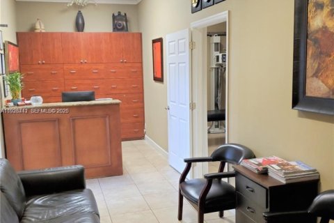 Commercial property in Weston, Florida № 2076867 - photo 5
