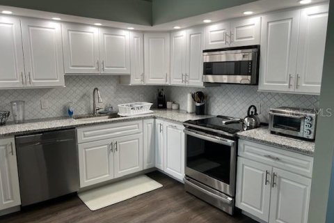 Condo in Clearwater, Florida, 2 bedrooms  № 1910222 - photo 8