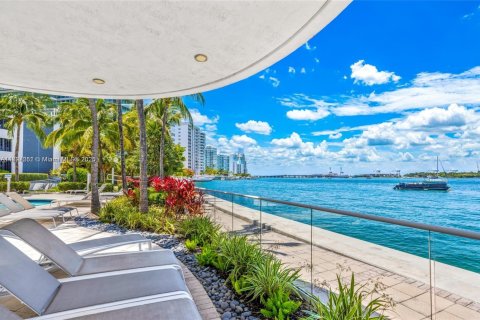 Copropriété à vendre à Miami Beach, Floride: 2 chambres, 117.24 m2 № 1950959 - photo 16