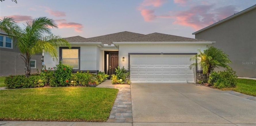 House in Wesley Chapel, Florida 4 bedrooms, 189.24 sq.m. № 1878052