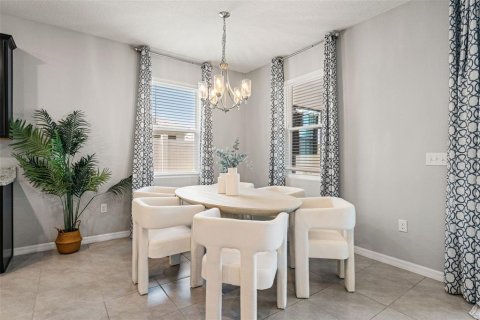 House in Wesley Chapel, Florida 4 bedrooms, 189.24 sq.m. № 1878052 - photo 17