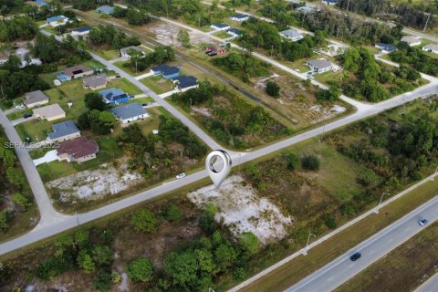Propiedad comercial en venta en Lehigh Acres, Florida № 1895570 - foto 4