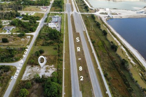 Propiedad comercial en venta en Lehigh Acres, Florida № 1895570 - foto 3