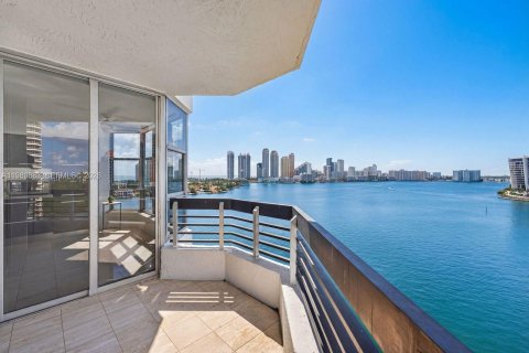 Кондоминиум с 2 спальнями в Авентура, Флорида № 2062260