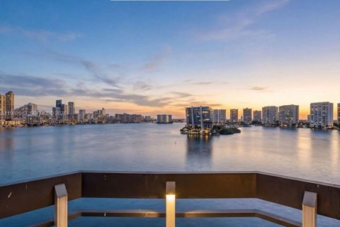 Купить кондоминиум в Авентура, Флорида 2 спальни, 125.7м2, № 2062260 - фото 6