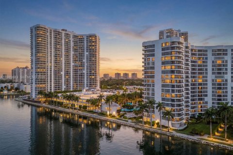 Купить кондоминиум в Авентура, Флорида 2 спальни, 125.7м2, № 2062260 - фото 16