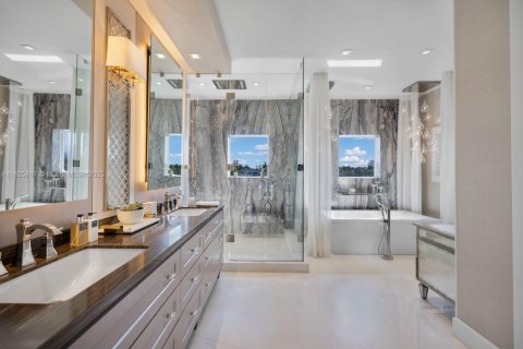 Casa en alquiler en Miami Beach, Florida, 6 dormitorios, 577.02 m2 № 1794525 - foto 30