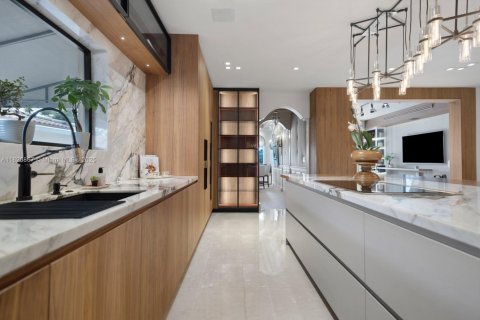 Casa en alquiler en Miami Beach, Florida, 6 dormitorios, 577.02 m2 № 1794525 - foto 13