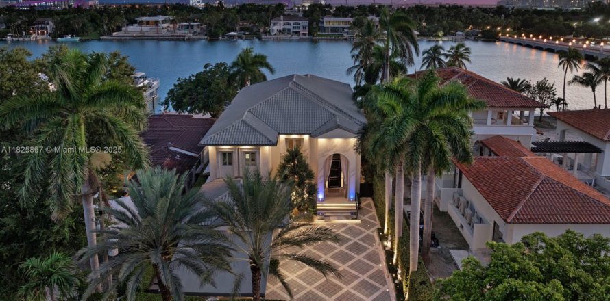 Villa ou maison à Miami Beach, Floride 6 chambres, 577.02 m2 № 1794525