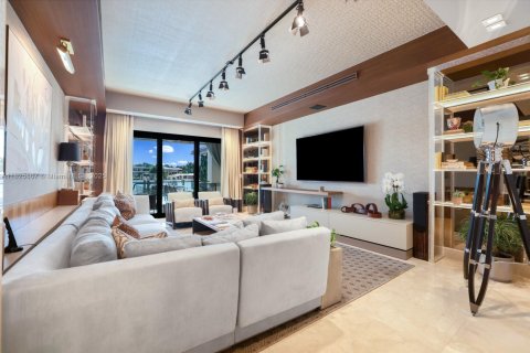 Casa en alquiler en Miami Beach, Florida, 6 dormitorios, 577.02 m2 № 1794525 - foto 20