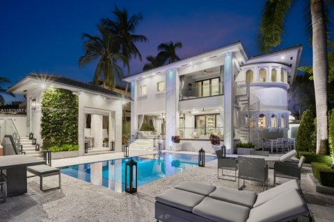 Casa en alquiler en Miami Beach, Florida, 6 dormitorios, 577.02 m2 № 1794525 - foto 2