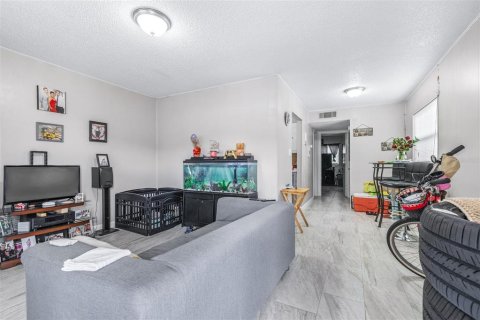 Commercial property in Tampa, Florida 119.57 sq.m. № 2219411 - photo 19