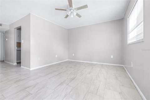 Commercial property in Tampa, Florida 119.57 sq.m. № 2219411 - photo 6