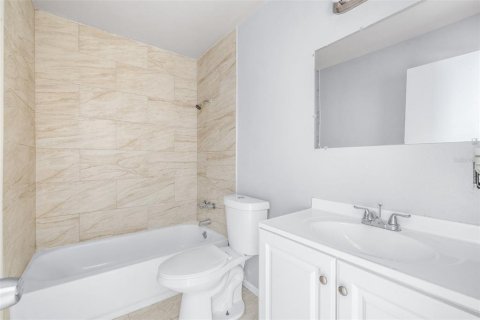Commercial property in Tampa, Florida 119.57 sq.m. № 2219411 - photo 12