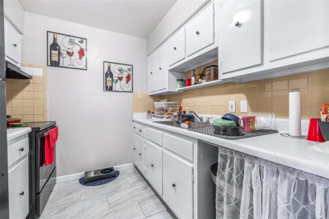 Commercial property in Tampa, Florida 119.57 sq.m. № 2219411 - photo 23