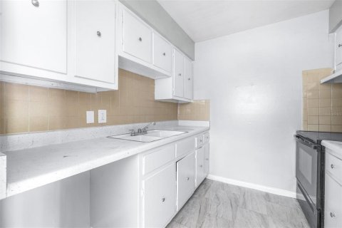 Commercial property in Tampa, Florida 119.57 sq.m. № 2219411 - photo 9