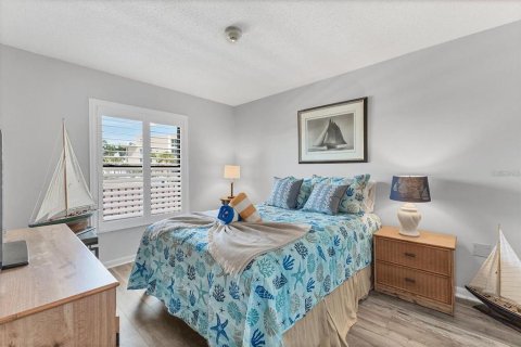 Condo in Sarasota, Florida, 2 bedrooms  № 2224265 - photo 5