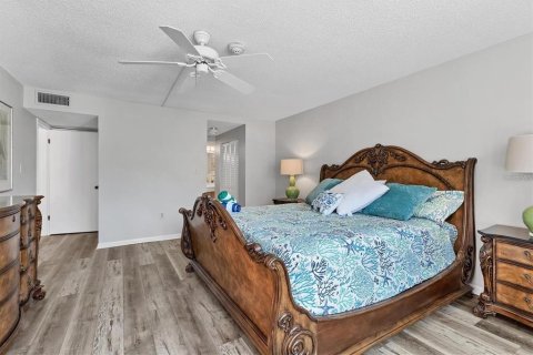 Condo in Sarasota, Florida, 2 bedrooms  № 2224265 - photo 25