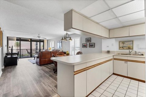 Condo in Sarasota, Florida, 2 bedrooms  № 2224265 - photo 20