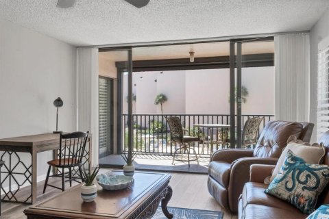Condo in Sarasota, Florida, 2 bedrooms  № 2224265 - photo 11