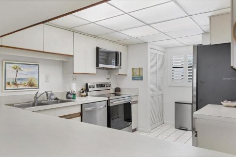 Condo in Sarasota, Florida, 2 bedrooms  № 2224265 - photo 16