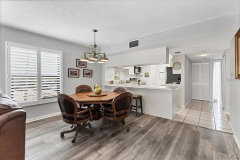 Condo in Sarasota, Florida, 2 bedrooms  № 2224265 - photo 22