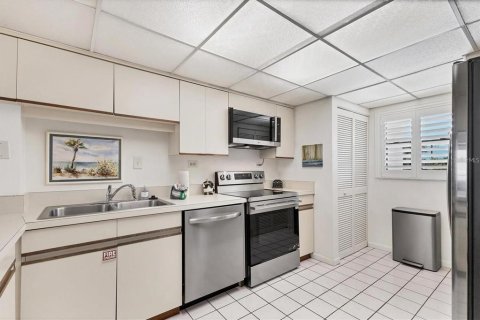 Condo in Sarasota, Florida, 2 bedrooms  № 2224265 - photo 18