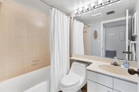 Condo in Sarasota, Florida, 2 bedrooms  № 2224265 - photo 30