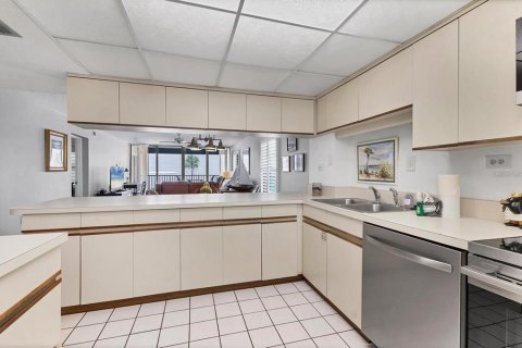 Condo in Sarasota, Florida, 2 bedrooms  № 2224265 - photo 19