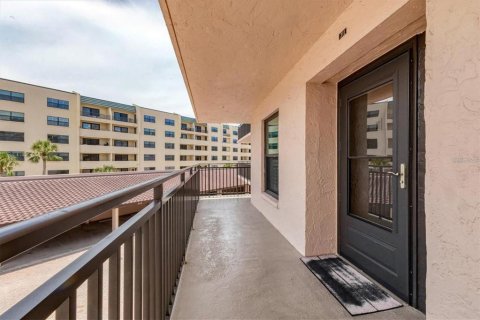 Condo in Sarasota, Florida, 2 bedrooms  № 2224265 - photo 2