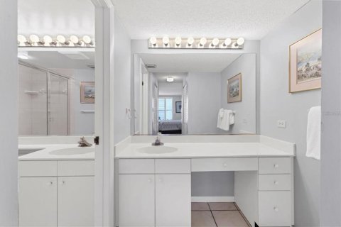 Condo in Sarasota, Florida, 2 bedrooms  № 2224265 - photo 26