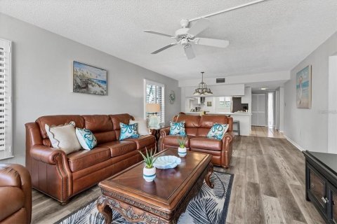 Condo in Sarasota, Florida, 2 bedrooms  № 2224265 - photo 13
