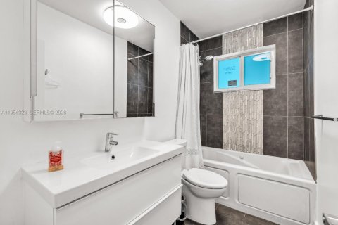 Купить виллу или дом в Майами-Спрингс, Флорида 3 спальни, 145.76м2, № 2009107 - фото 12