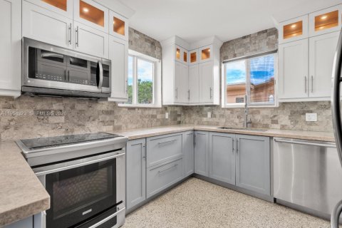 Купить виллу или дом в Майами-Спрингс, Флорида 3 спальни, 145.76м2, № 2009107 - фото 5